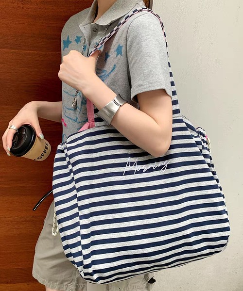 LA VORAGINE（ラ ヴォラジネ）の「水玉＆ボーダー　リバーシブルショルダーバッグ 巾着トートバッグ A4対応大容量通勤 万能レディースバッグ チャームなし（トートバッグ・レディース・ブラック系1/I/Black/White/GRAY/グレー系1/Mustard/PINK/Yellow・FREE）」の4枚目の写真