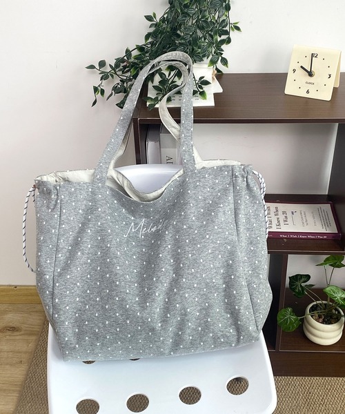 LA VORAGINE（ラ ヴォラジネ）の「水玉＆ボーダー　リバーシブルショルダーバッグ 巾着トートバッグ A4対応大容量通勤 万能レディースバッグ チャームなし（トートバッグ・レディース・ブラック系1/I/Black/White/GRAY/グレー系1/Mustard/PINK/Yellow・FREE）」の16枚目の写真