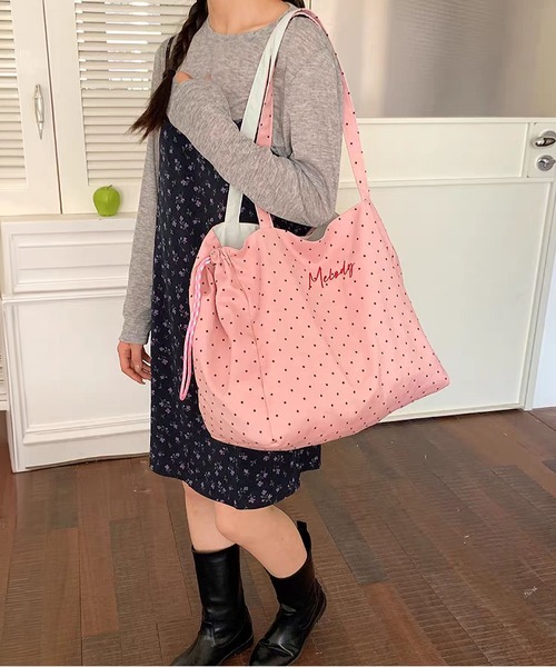 LA VORAGINE（ラ ヴォラジネ）の「水玉＆ボーダー　リバーシブルショルダーバッグ 巾着トートバッグ A4対応大容量通勤 万能レディースバッグ チャームなし（トートバッグ・レディース・ブラック系1/I/Black/White/GRAY/グレー系1/Mustard/PINK/Yellow・FREE）」の19枚目の写真