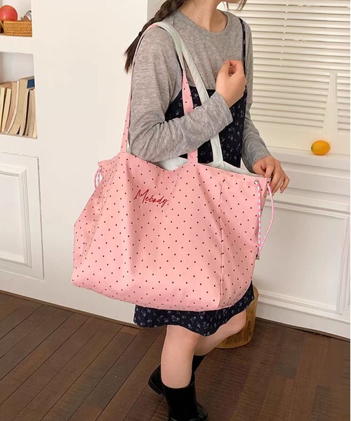 LA VORAGINE（ラ ヴォラジネ）の「水玉＆ボーダー　リバーシブルショルダーバッグ 巾着トートバッグ A4対応大容量通勤 万能レディースバッグ チャームなし（トートバッグ・レディース・ブラック系1/I/Black/White/GRAY/グレー系1/Mustard/PINK/Yellow・FREE）」の21枚目の写真
