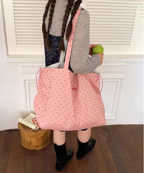 LA VORAGINE（ラ ヴォラジネ）の「水玉＆ボーダー　リバーシブルショルダーバッグ 巾着トートバッグ A4対応大容量通勤 万能レディースバッグ チャームなし（トートバッグ・レディース・ブラック系1/I/Black/White/GRAY/グレー系1/Mustard/PINK/Yellow・FREE）」の22枚目の写真