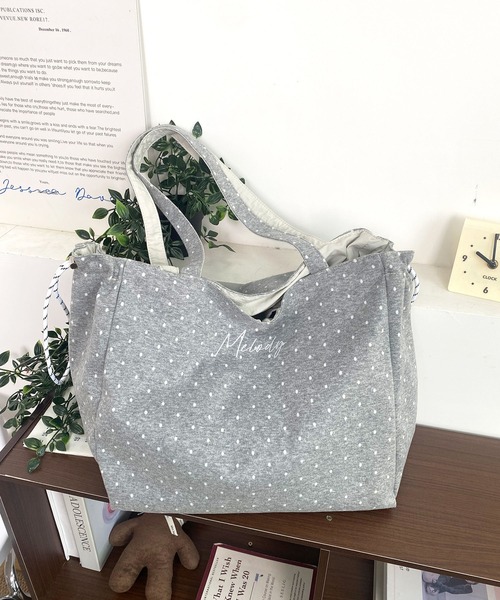 LA VORAGINE（ラ ヴォラジネ）の「水玉＆ボーダー　リバーシブルショルダーバッグ 巾着トートバッグ A4対応大容量通勤 万能レディースバッグ チャームなし（トートバッグ・レディース・ブラック系1/I/Black/White/GRAY/グレー系1/Mustard/PINK/Yellow・FREE）」の15枚目の写真