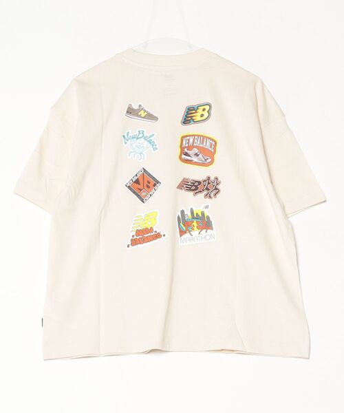 NEW BALANCE(ニューバランス)の「Sticker Pack ショートスリーブTシャツ(オーバーサイズ)(Tシャツ/カットソー・レディース・グレイッシュブルー/ホワイト/アイボリー・X-LARGE/LARGE/MEDIUM/SMALL/XX-LARGE)」の7枚目の写真