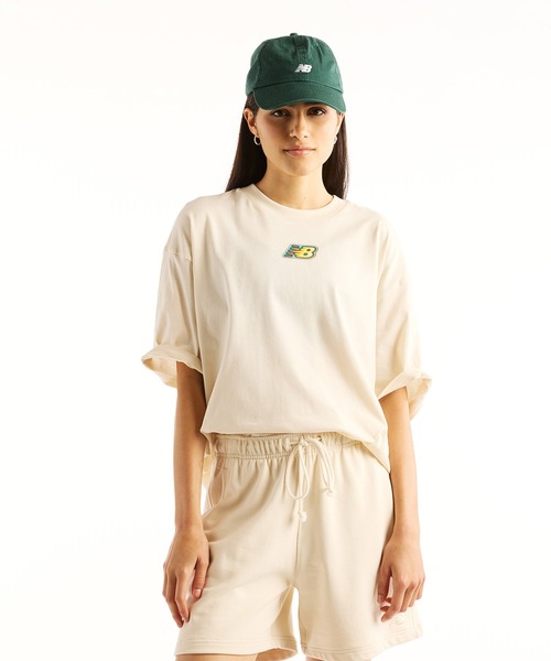 NEW BALANCE(ニューバランス)の「Sticker Pack ショートスリーブTシャツ(オーバーサイズ)(Tシャツ/カットソー・レディース・グレイッシュブルー/ホワイト/アイボリー・X-LARGE/LARGE/MEDIUM/SMALL/XX-LARGE)」の3枚目の写真
