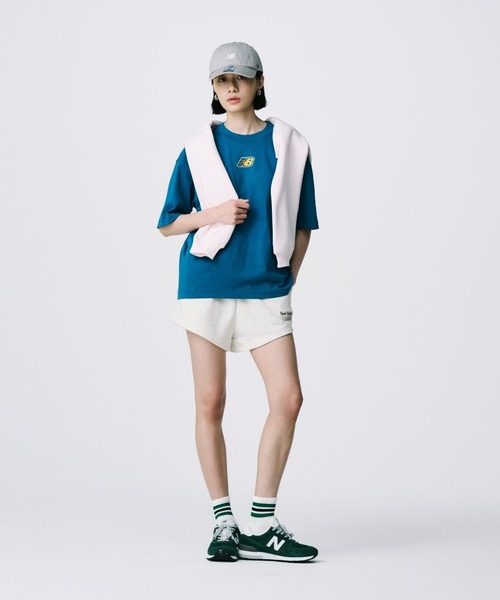 NEW BALANCE(ニューバランス)の「Sticker Pack ショートスリーブTシャツ(オーバーサイズ)(Tシャツ/カットソー・レディース・グレイッシュブルー/ホワイト/アイボリー・X-LARGE/LARGE/MEDIUM/SMALL/XX-LARGE)」の21枚目の写真