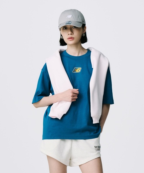 NEW BALANCE(ニューバランス)の「Sticker Pack ショートスリーブTシャツ(オーバーサイズ)(Tシャツ/カットソー・レディース・グレイッシュブルー/ホワイト/アイボリー・X-LARGE/LARGE/MEDIUM/SMALL/XX-LARGE)」の20枚目の写真