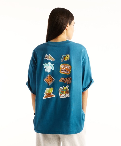 NEW BALANCE(ニューバランス)の「Sticker Pack ショートスリーブTシャツ(オーバーサイズ)(Tシャツ/カットソー・レディース・グレイッシュブルー/ホワイト/アイボリー・X-LARGE/LARGE/MEDIUM/SMALL/XX-LARGE)」の22枚目の写真