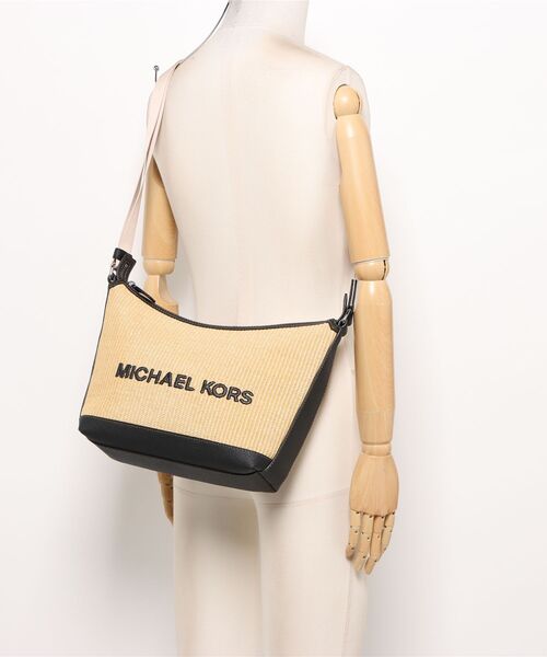 MICHAEL KORS(マイケルコース)の「COOPER ソフト クレセント バッグ(ショルダーバッグ・メンズ・ナチュラル・FREE)」の2枚目の写真