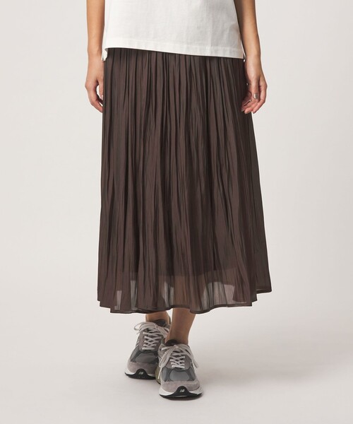 A DAY IN THE LIFE UNITED ARROWS(アデイインザライフユナイテッドアローズ)の「シャイニー プリーツスカート <A DAY IN THE LIFE>(スカート・レディース・グレー系/ダークブラウン/ネイビー・FREE)」の2枚目の写真
