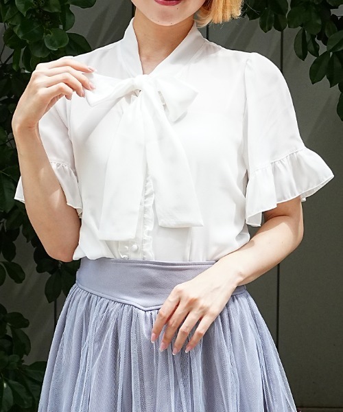 axes femme POETIQUE(アクシーズファムポエティック)の「フレアスリーブボウタイBL(シャツ/ブラウス・レディース・ホワイト/グレー/ブラック・MEDIUM)」の1枚目の写真