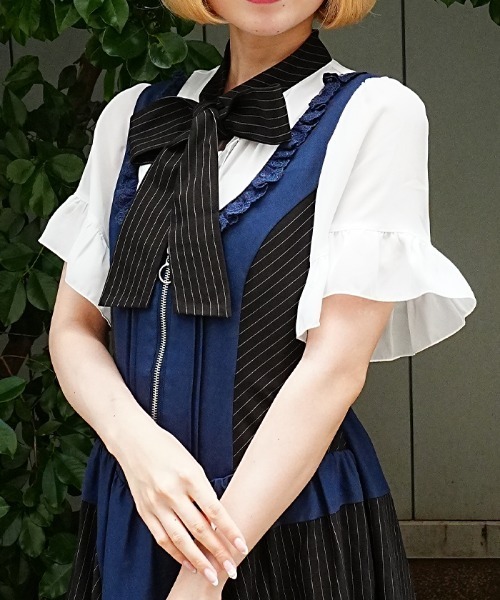 axes femme POETIQUE(アクシーズファムポエティック)の「フレアスリーブボウタイBL(シャツ/ブラウス・レディース・ホワイト/グレー/ブラック・MEDIUM)」の2枚目の写真
