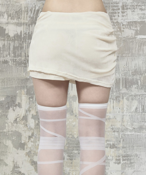 ETRE AU SOMMET（エトレオソメ）の「Velvet Button Shirring Mini Skirt (Ivory)（スカート・レディース・アイボリー・FREE）」の2枚目の写真
