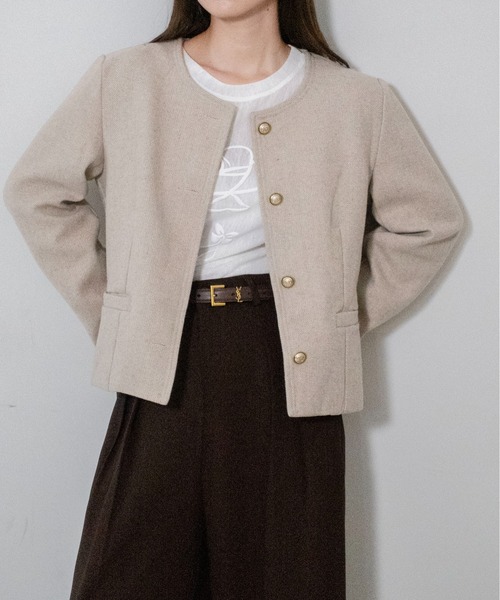 on:nue（オンニュ）の「【on:nue】ゴールド釦ヘリンボーンノーカラージャケット /26-27 AW COLLECTION（ノーカラージャケット・レディース・ベージュ/ブラウン/グレー・FREE）」の6枚目の写真