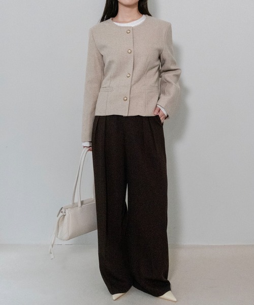on:nue（オンニュ）の「【on:nue】ゴールド釦ヘリンボーンノーカラージャケット /26-27 AW COLLECTION（ノーカラージャケット・レディース・ベージュ/ブラウン/グレー・FREE）」の11枚目の写真