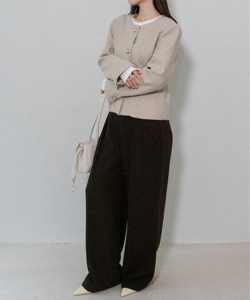 on:nue（オンニュ）の「【on:nue】ゴールド釦ヘリンボーンノーカラージャケット /26-27 AW COLLECTION（ノーカラージャケット・レディース・ベージュ/ブラウン/グレー・FREE）」の12枚目の写真