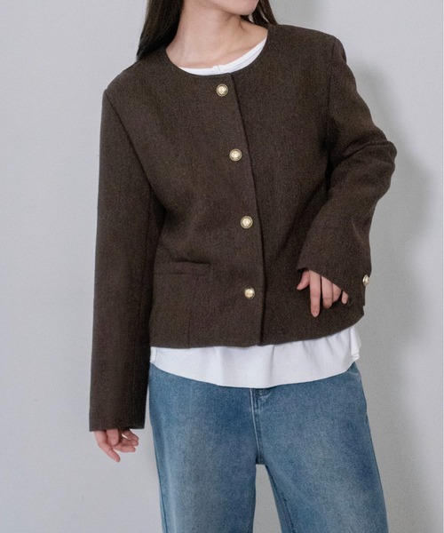 on:nue（オンニュ）の「【on:nue】ゴールド釦ヘリンボーンノーカラージャケット /26-27 AW COLLECTION（ノーカラージャケット・レディース・ベージュ/ブラウン/グレー・FREE）」の16枚目の写真