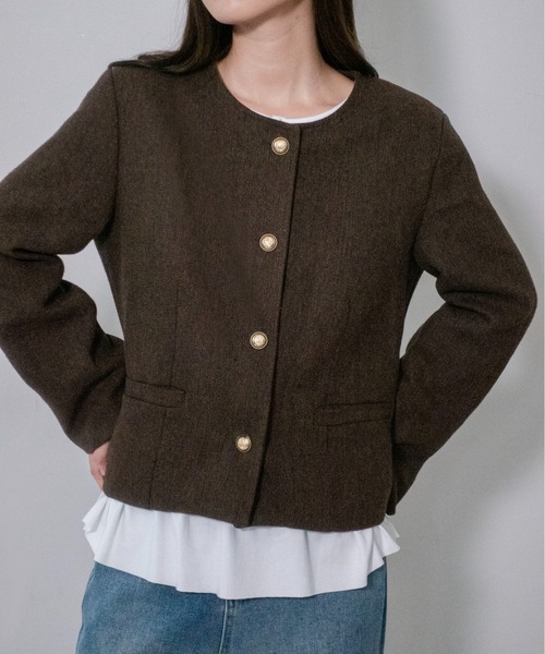 on:nue（オンニュ）の「【on:nue】ゴールド釦ヘリンボーンノーカラージャケット /26-27 AW COLLECTION（ノーカラージャケット・レディース・ベージュ/ブラウン/グレー・FREE）」の17枚目の写真