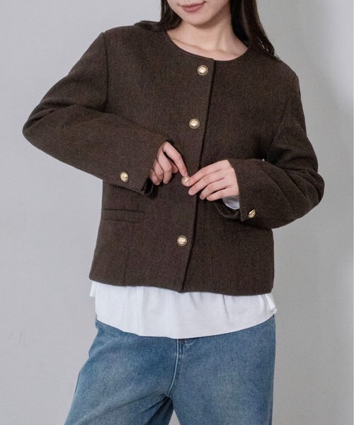 on:nue（オンニュ）の「【on:nue】ゴールド釦ヘリンボーンノーカラージャケット /26-27 AW COLLECTION（ノーカラージャケット・レディース・ベージュ/ブラウン/グレー・FREE）」の19枚目の写真