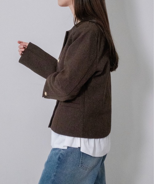 on:nue（オンニュ）の「【on:nue】ゴールド釦ヘリンボーンノーカラージャケット /26-27 AW COLLECTION（ノーカラージャケット・レディース・ベージュ/ブラウン/グレー・FREE）」の20枚目の写真