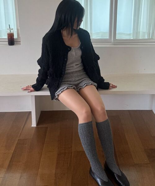 SINOON(シヌーン)の「Color Point Frill Knit Shorts (Deep Grey)(その他パンツ・レディース・アッシュグレー・MEDIUM/SMALL)」の5枚目の写真