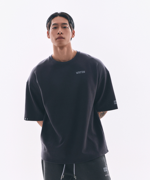 WAYDN（ウェイドゥン）の「[ALI] ALI オーバーサイズ レタリング ショートスリーブ チャコール（Tシャツ/カットソー・メンズ・その他・MEDIUM/LARGE/X-LARGE/XX-LARGE）」の4枚目の写真