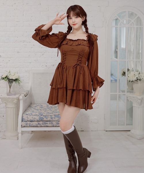 Anely(アネリー)の「オフショル フリル レースアップ ティアード ワンピース(ワンピース・レディース・ブラウン/アイボリー・FREE)」の16枚目の写真