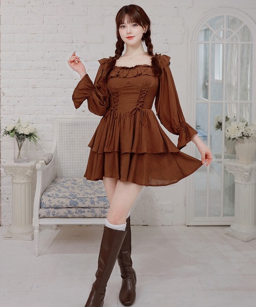 Anely(アネリー)の「オフショル フリル レースアップ ティアード ワンピース(ワンピース・レディース・ブラウン/アイボリー・FREE)」の17枚目の写真