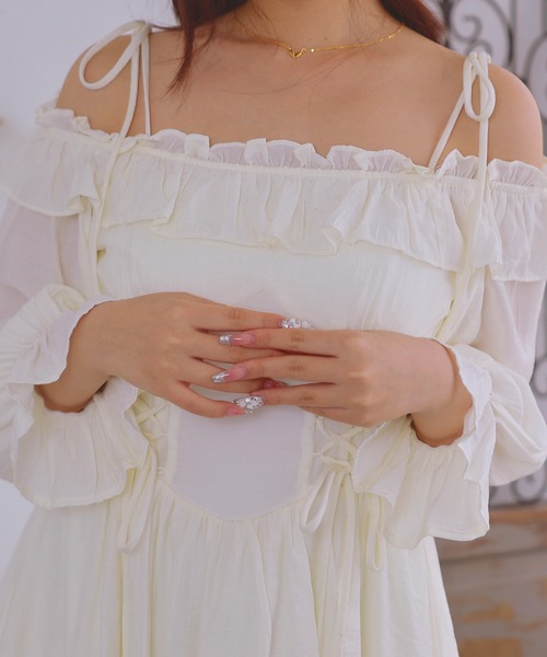 Anely(アネリー)の「オフショル フリル レースアップ ティアード ワンピース(ワンピース・レディース・ブラウン/アイボリー・FREE)」の3枚目の写真