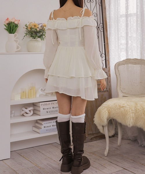Anely(アネリー)の「オフショル フリル レースアップ ティアード ワンピース(ワンピース・レディース・ブラウン/アイボリー・FREE)」の12枚目の写真
