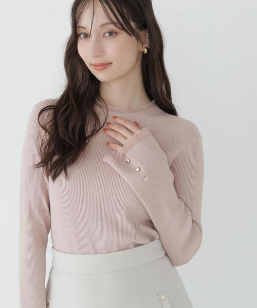 NATURAL BEAUTY BASIC(ナチュラルビューティーベーシック)の「モックネックシアーカフスニット(ニット/セーター・レディース・ピンク/オフホワイト/ブラック/ダークブラウン・FREE)」の4枚目の写真