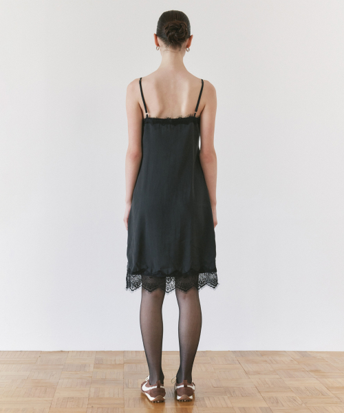 SIYAZU（シヤジュ）の「SIA8046 ヴィンテージ レース スリップ ワンピース_Vintage black（ワンピース・レディース・ブラック・SMALL/MEDIUM）」の3枚目の写真