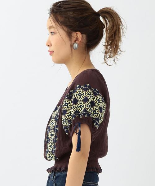 Another Edition（アナザーエディション）の「クレープエンブロプルオーバー/ AEBC C/クレープ EMBR PO◆（シャツ/ブラウス・レディース・オフホワイト/モカ・フリー）」の4枚目の写真