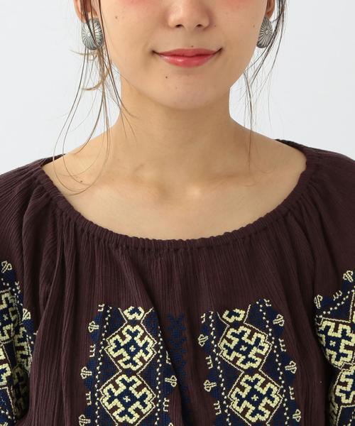 Another Edition（アナザーエディション）の「クレープエンブロプルオーバー/ AEBC C/クレープ EMBR PO◆（シャツ/ブラウス・レディース・オフホワイト/モカ・フリー）」の6枚目の写真