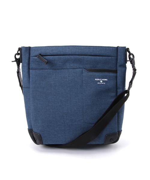 ikka（イッカ）の「シャンブレースクエアショルダーバッグ（ショルダーバッグ・メンズ・ネイビー/ブラック/グレー/ダークグレー/ダークブラウン/ベージュ/ダークベージュ/チャコールグレー/ブルー/その他/シルバーグレー・FREE）」の9枚目の写真