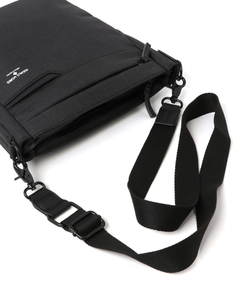 ikka（イッカ）の「シャンブレースクエアショルダーバッグ（ショルダーバッグ・メンズ・ネイビー/ブラック/グレー/ダークグレー/ダークブラウン/ベージュ/ダークベージュ/チャコールグレー/ブルー/その他/シルバーグレー・FREE）」の18枚目の写真