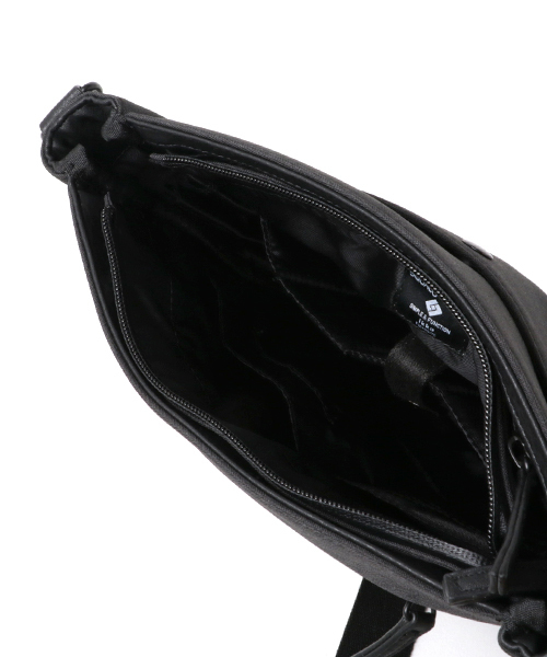 ikka（イッカ）の「シャンブレースクエアショルダーバッグ（ショルダーバッグ・メンズ・ネイビー/ブラック/グレー/ダークグレー/ダークブラウン/ベージュ/ダークベージュ/チャコールグレー/ブルー/その他/シルバーグレー・FREE）」の14枚目の写真