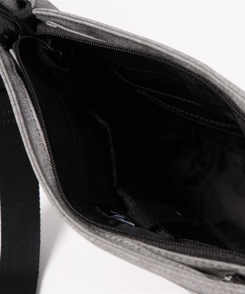 ikka（イッカ）の「シャンブレースクエアショルダーバッグ（ショルダーバッグ・メンズ・ネイビー/ブラック/グレー/ダークグレー/ダークブラウン/ベージュ/ダークベージュ/チャコールグレー/ブルー/その他/シルバーグレー・FREE）」の13枚目の写真