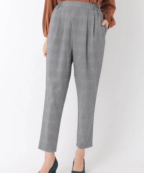 earth music&ecology（アースミュージックアンドエコロジー）の「・タックテーパードパンツ（その他パンツ・レディース・キャメル/ネイビー/グリーン系その他/その他・M/S）」の4枚目の写真