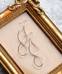 ツイストフレームのフックピアス・イヤリング