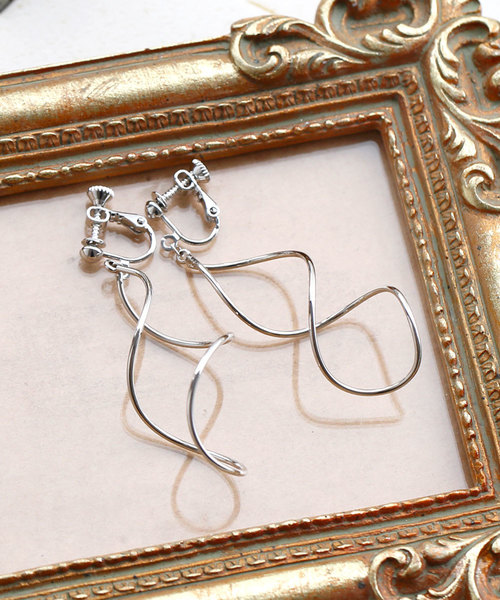colleca la（コレカラ）の「ツイストフレームのフックピアス・イヤリング（ピアス（両耳用）・レディース・A/B/C/D・FREE）」の2枚目の写真