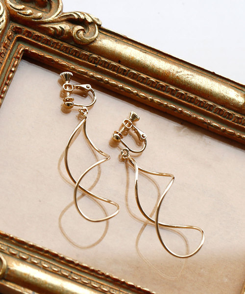 colleca la（コレカラ）の「ツイストフレームのフックピアス・イヤリング（ピアス（両耳用）・レディース・A/B/C/D・FREE）」の4枚目の写真
