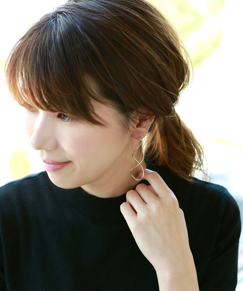 colleca la（コレカラ）の「ツイストフレームのフックピアス・イヤリング（ピアス（両耳用）・レディース・A/B/C/D・FREE）」の6枚目の写真