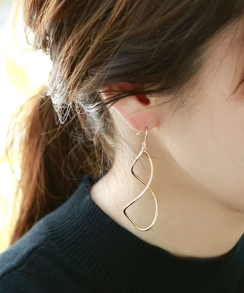 colleca la（コレカラ）の「ツイストフレームのフックピアス・イヤリング（ピアス（両耳用）・レディース・A/B/C/D・FREE）」の10枚目の写真