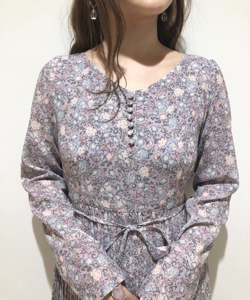 one after another NICE CLAUP（ワンアフターアナザーナイスクラップ）の「ヴィンテージ花柄ロングワンピース（ワンピース・レディース・アイボリー/サックスブルー/ラベンダー・FREE）」の5枚目の写真