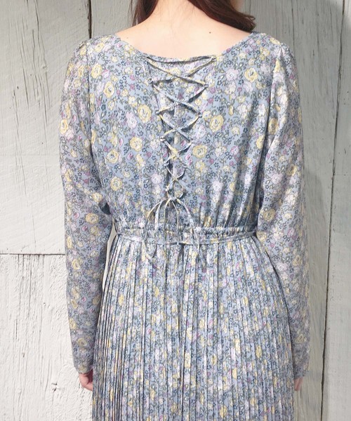 one after another NICE CLAUP（ワンアフターアナザーナイスクラップ）の「ヴィンテージ花柄ロングワンピース（ワンピース・レディース・アイボリー/サックスブルー/ラベンダー・FREE）」の9枚目の写真