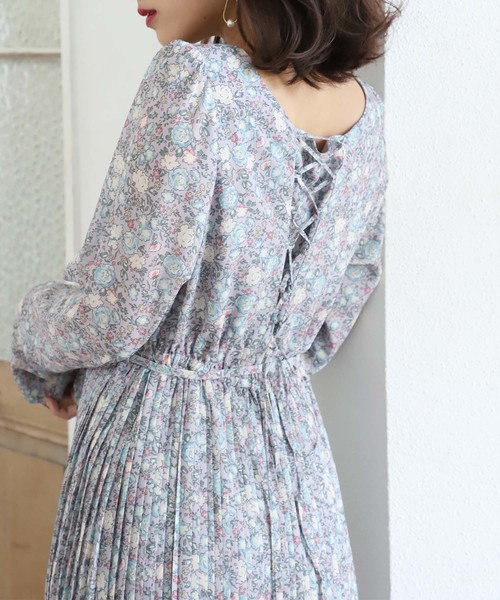 one after another NICE CLAUP（ワンアフターアナザーナイスクラップ）の「ヴィンテージ花柄ロングワンピース（ワンピース・レディース・アイボリー/サックスブルー/ラベンダー・FREE）」の16枚目の写真