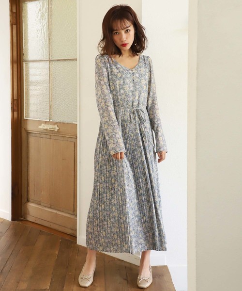 one after another NICE CLAUP（ワンアフターアナザーナイスクラップ）の「ヴィンテージ花柄ロングワンピース（ワンピース・レディース・アイボリー/サックスブルー/ラベンダー・FREE）」の17枚目の写真