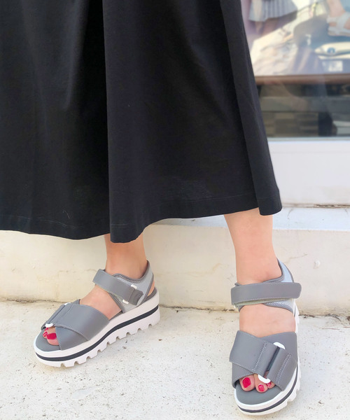 EVOL�i�C�[�{���j�́uandGIRL�f�ځE�ᔽ���ł�݂��ȗ����S�n�yEVOL�z�x���g�f�U�C���T���_��IM7925�i�T���_���j�v�b�O���[