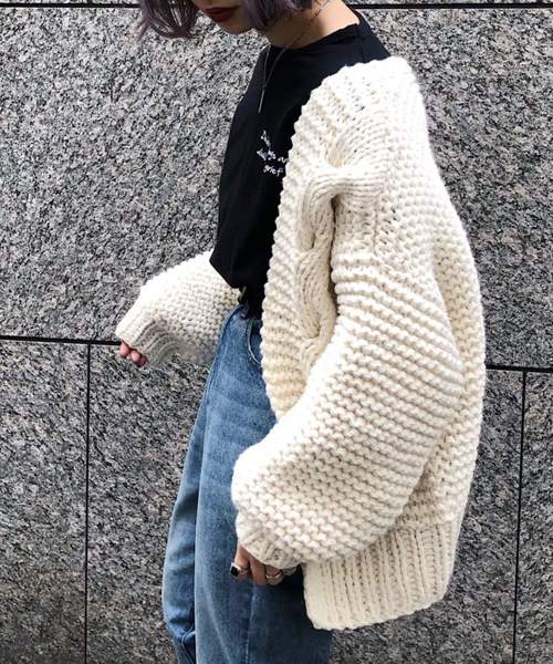 PAGEBOY（ページボーイ）の「ハンドニットケーブルカーディガン（カーディガン/ボレロ・レディース・ベージュ/オフホワイト・FREE）」の2枚目の写真