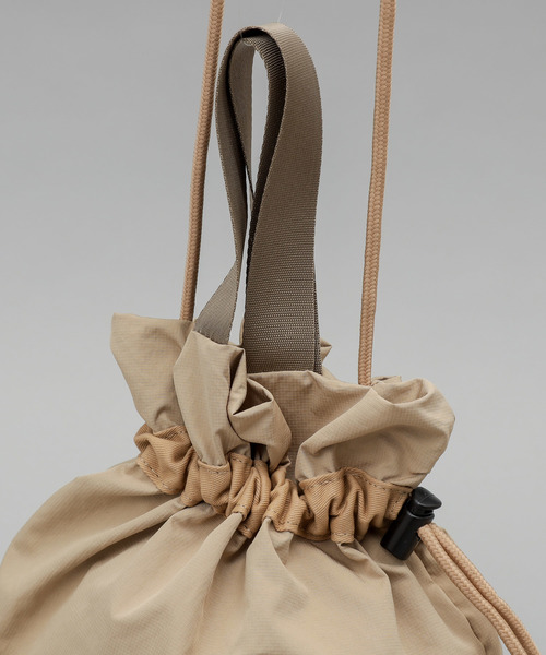 Dickies（ディッキーズ）の「【Dickies/ディッキーズ】別注2way巾着バッグ（ショルダーバッグ・レディース・ブラック/ベージュ/カーキ・FREE）」の7枚目の写真